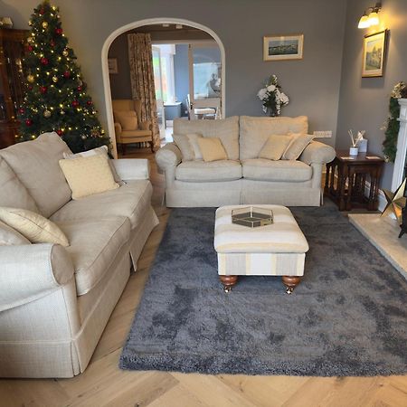 Vast, Elegant Home With Indoor Pool & Sauna Near Popular Golf Course Kington (Herefordshire) Exterior foto