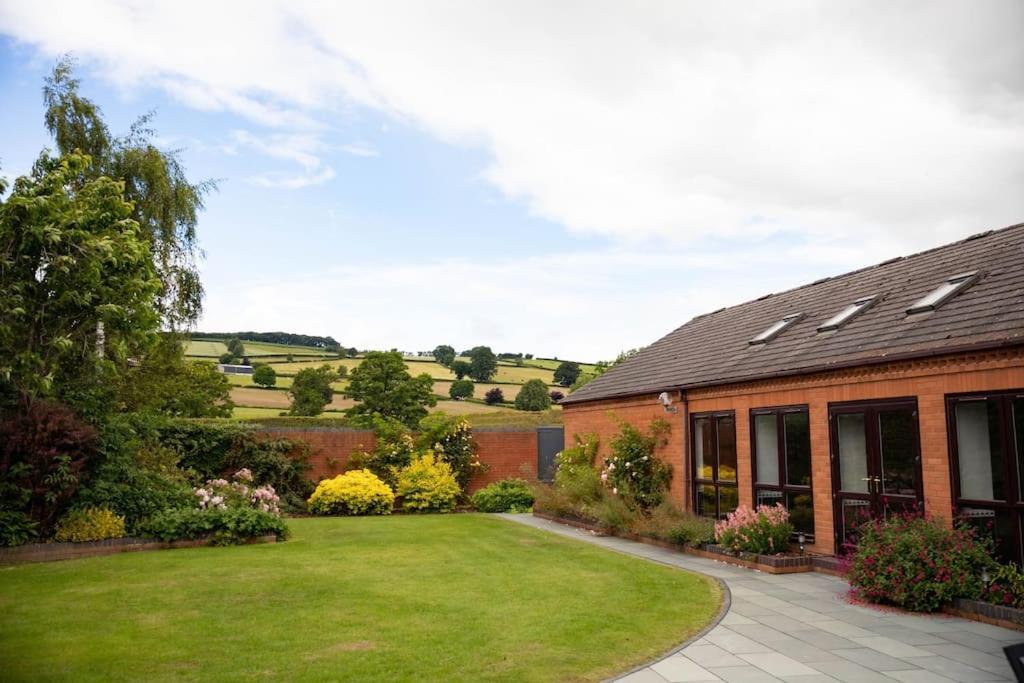 Vast, Elegant Home With Indoor Pool & Sauna Near Popular Golf Course Kington (Herefordshire) Exterior foto