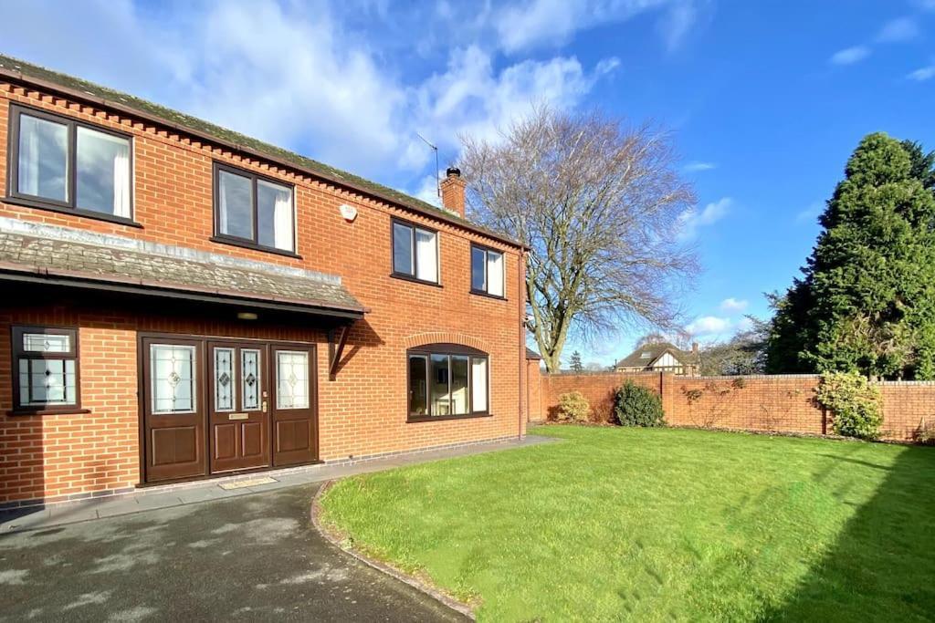 Vast, Elegant Home With Indoor Pool & Sauna Near Popular Golf Course Kington (Herefordshire) Exterior foto