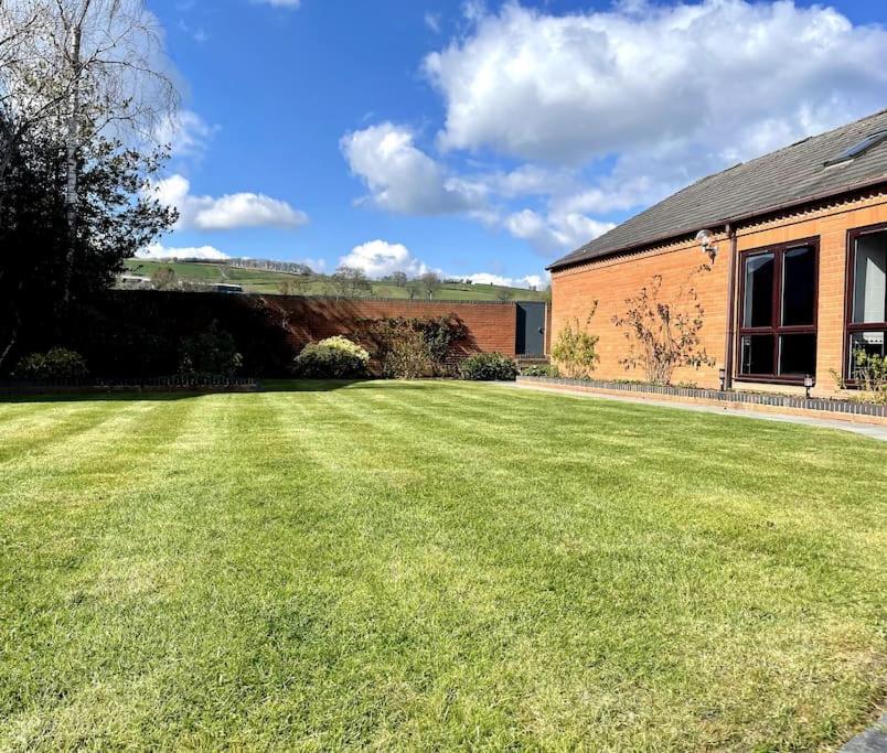 Vast, Elegant Home With Indoor Pool & Sauna Near Popular Golf Course Kington (Herefordshire) Exterior foto