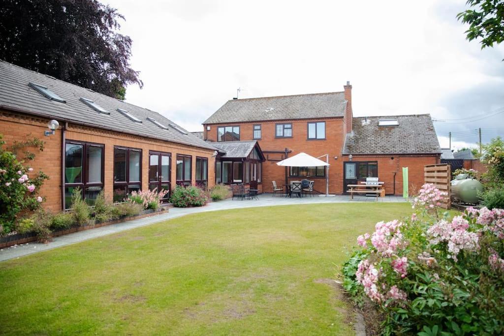 Vast, Elegant Home With Indoor Pool & Sauna Near Popular Golf Course Kington (Herefordshire) Exterior foto