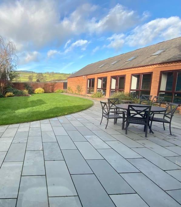 Vast, Elegant Home With Indoor Pool & Sauna Near Popular Golf Course Kington (Herefordshire) Exterior foto