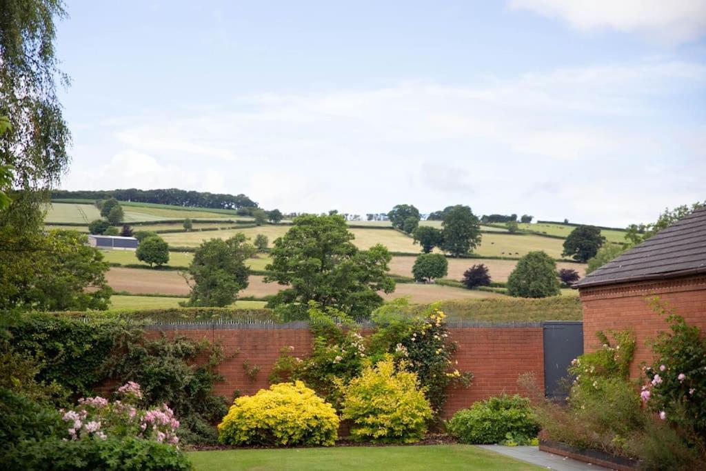 Vast, Elegant Home With Indoor Pool & Sauna Near Popular Golf Course Kington (Herefordshire) Exterior foto