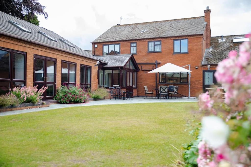 Vast, Elegant Home With Indoor Pool & Sauna Near Popular Golf Course Kington (Herefordshire) Exterior foto