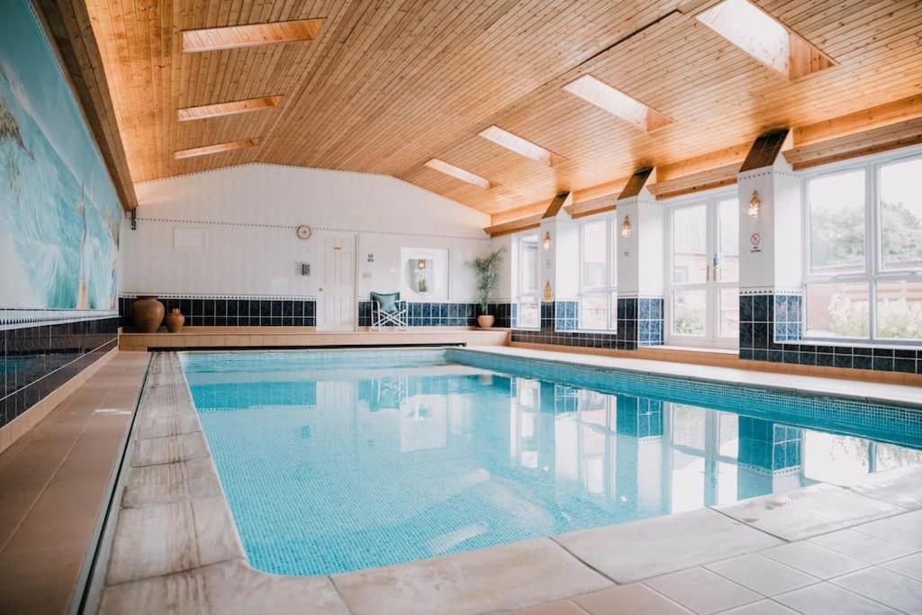 Vast, Elegant Home With Indoor Pool & Sauna Near Popular Golf Course Kington (Herefordshire) Exterior foto